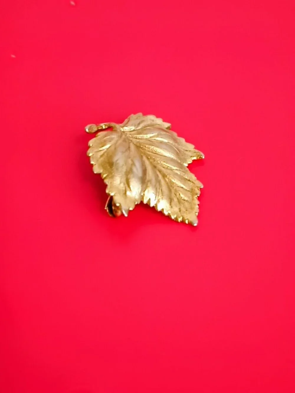 Lester 12K Gold Filled Leaf Brooch Vintage Tiny Etched Pin